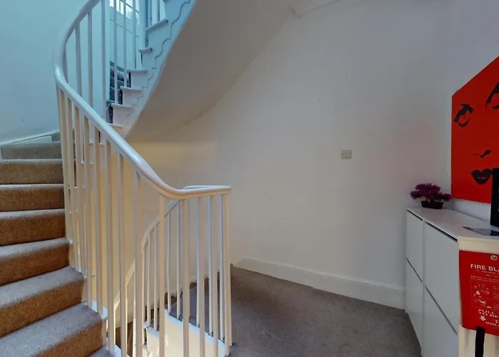 Charring Cross London, Prime Location
