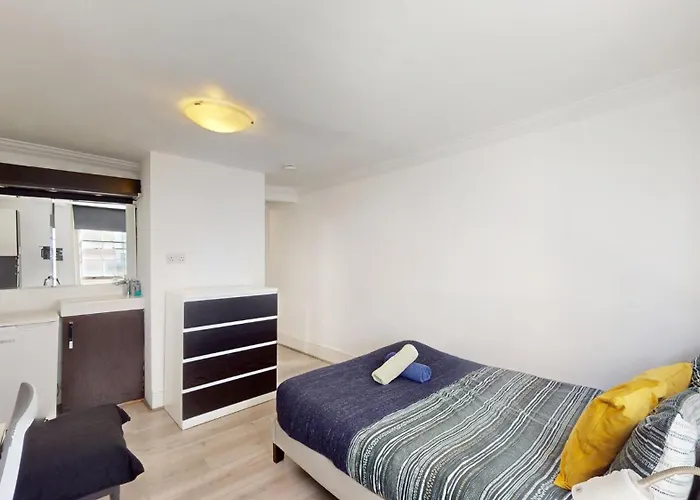 Charring Cross London, Prime Location