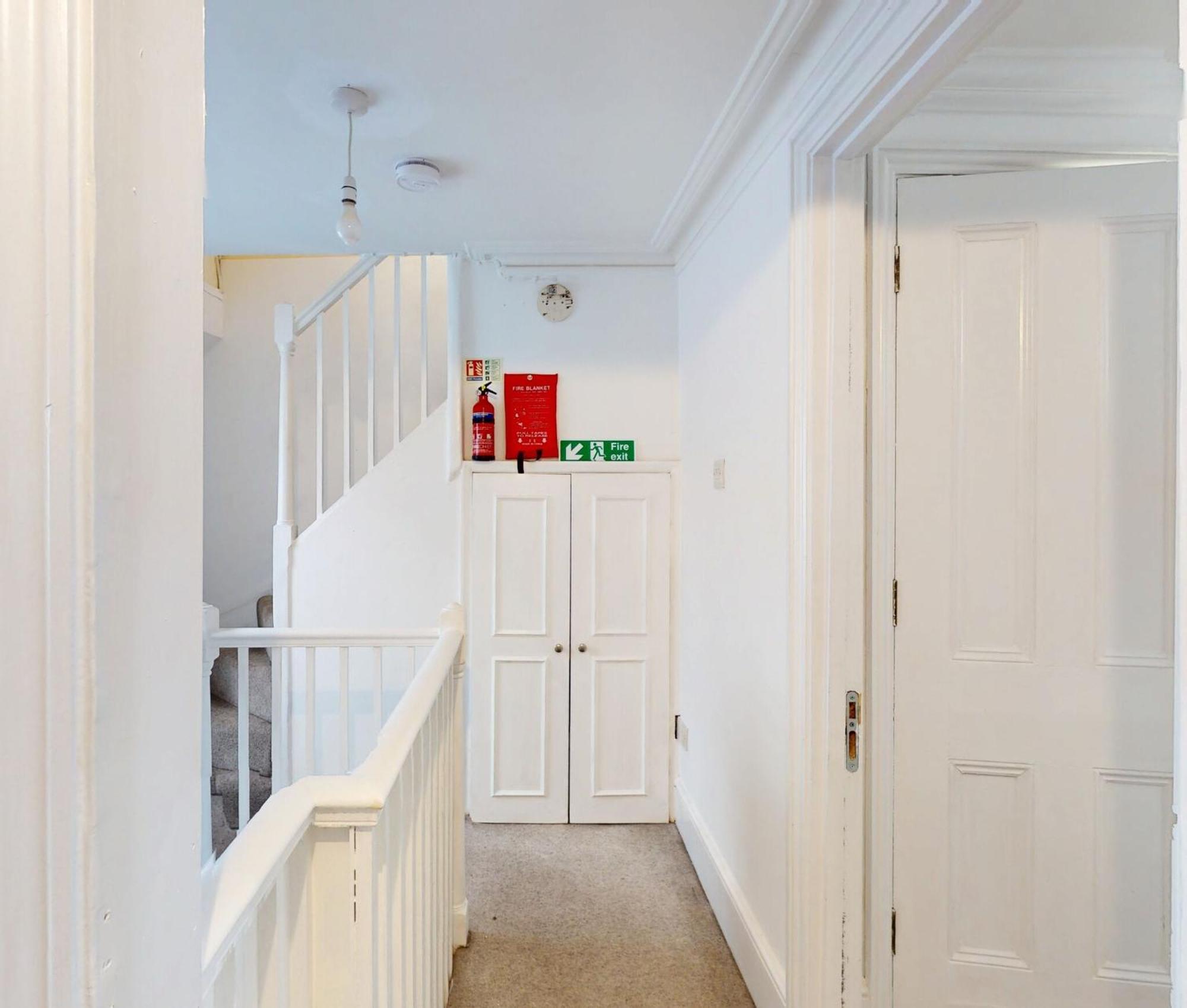 Charring Cross London, Prime Location Проживание в семье